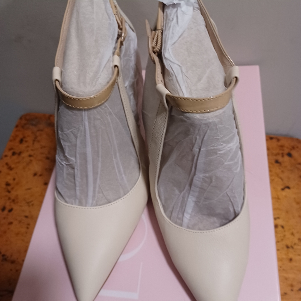 TAN PUMPS